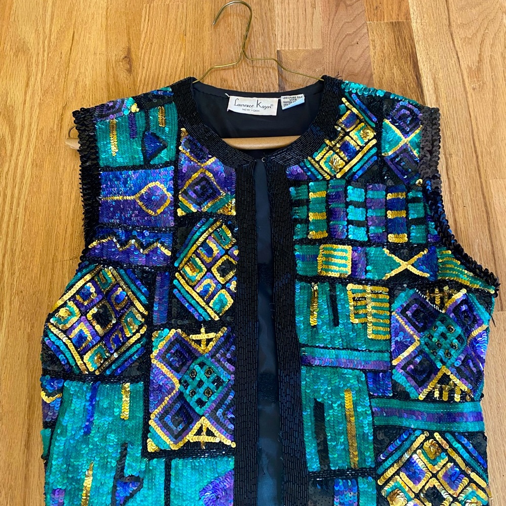New York Lawrence Kazar. Sequin, 100%silk, size medium. Zipper front vest.